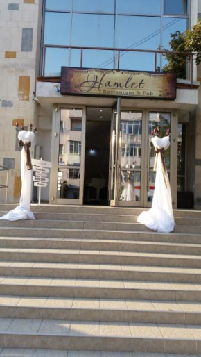 Отель Hamlet Hotel  Бакэу 